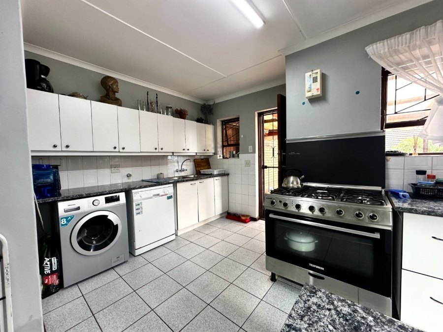 3 Bedroom Property for Sale in Denneoord Western Cape